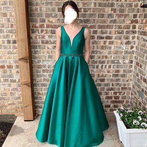 Emerald Green Gown, Size Medium